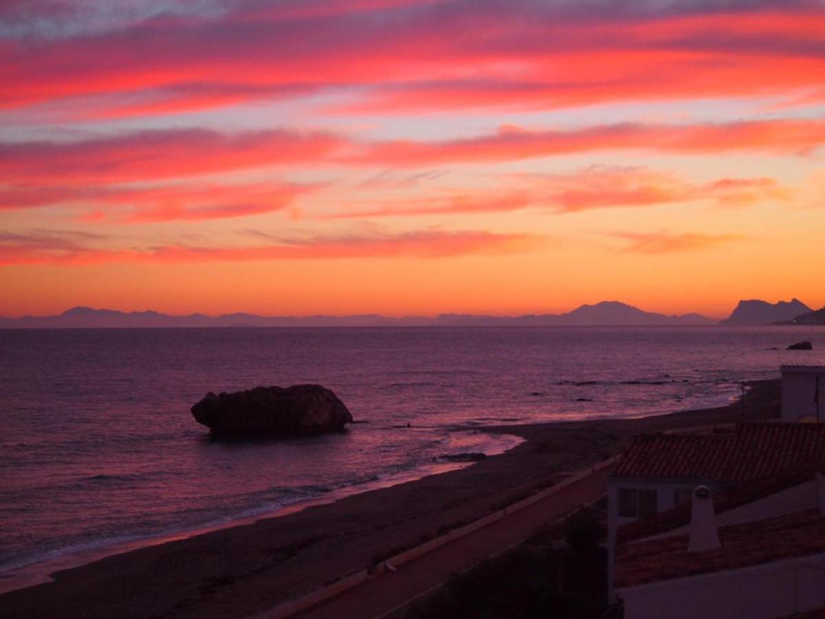 Seaside Vista Terrace: Panoramic Costa Del Sol Retreat Apartment *