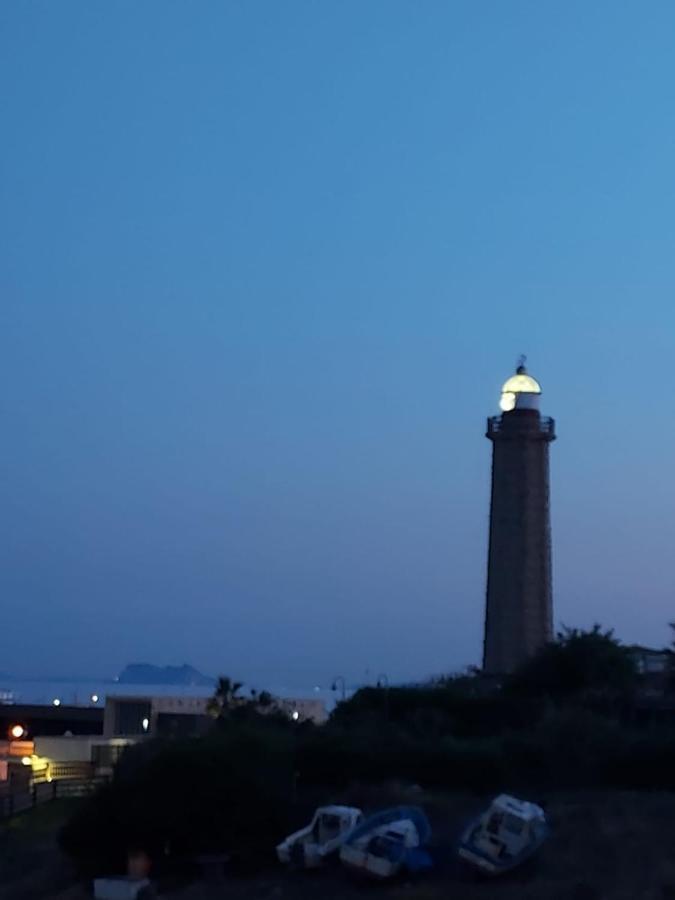 A 150 Metros De La Playa Y Del Puerto Deportivo