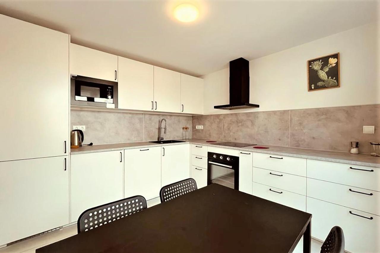 West Townhouse Lobon *