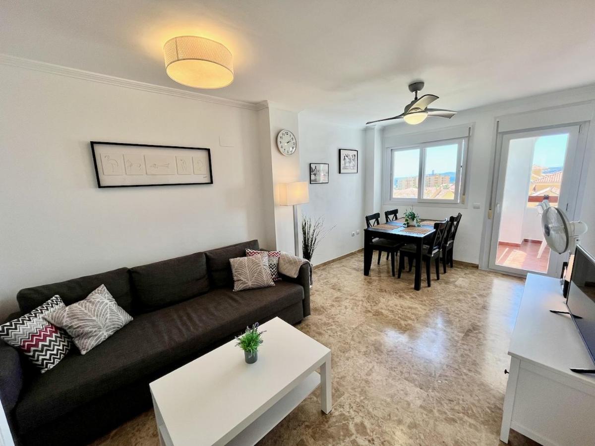 Penthouse Mit Private Dachterrasse Und Blick Auf Meer, Berge ,hafen