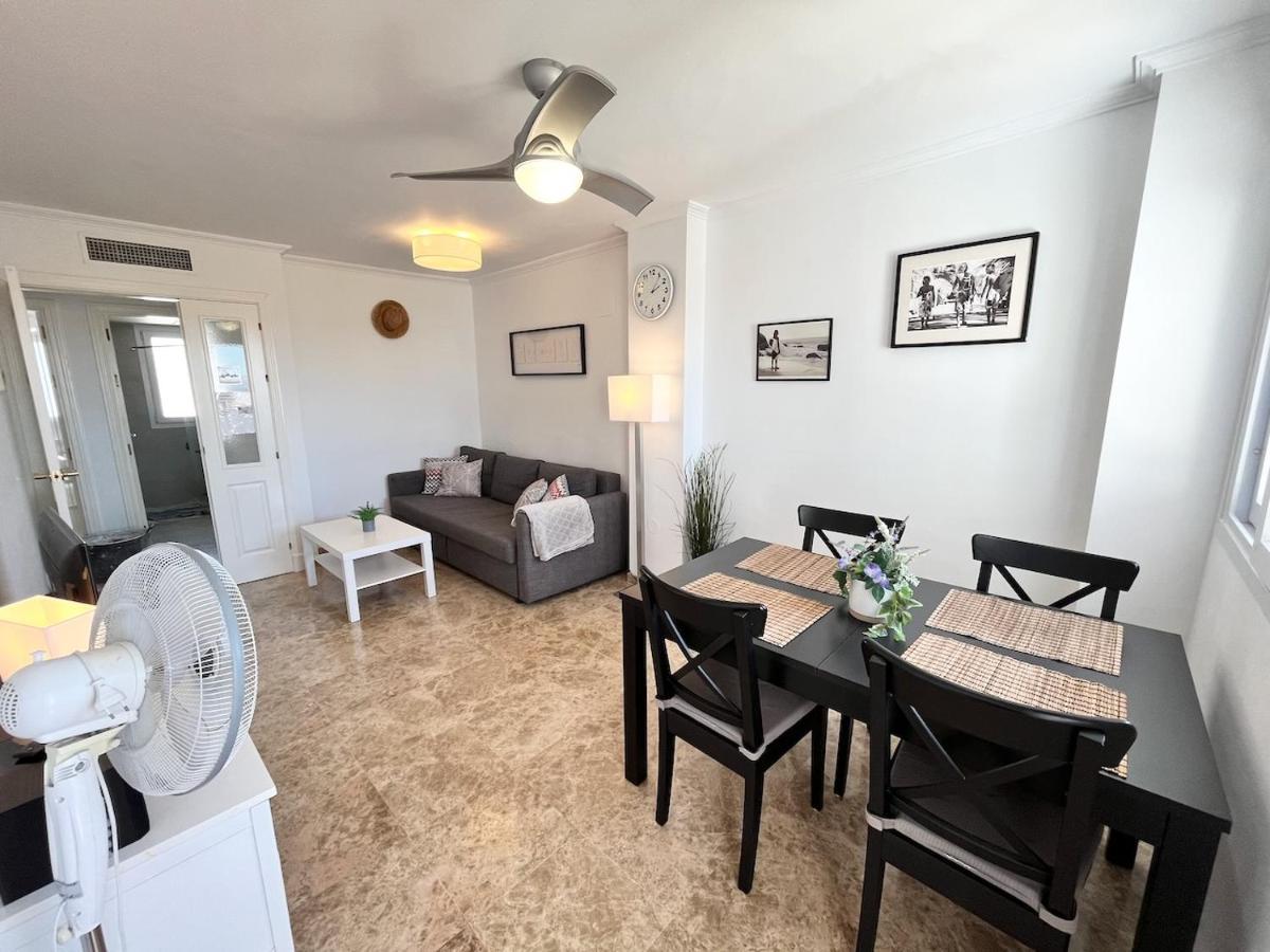 Penthouse Mit Private Dachterrasse Und Blick Auf Meer, Berge ,hafen