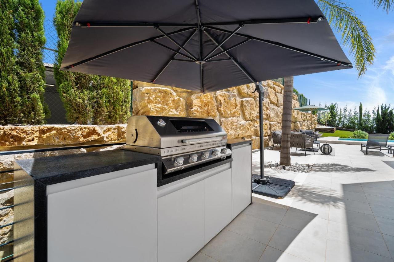 Villa Vacation Marbella I Iniesta, Golf Community, Brand-new Built, Infinity Pool *
