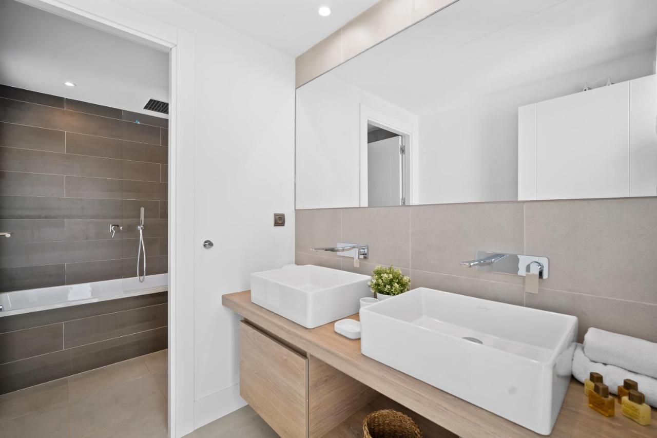 Vacation Marbella I Iniesta, Golf Community, Brand-new Built, Infinity Pool Villa Estepona