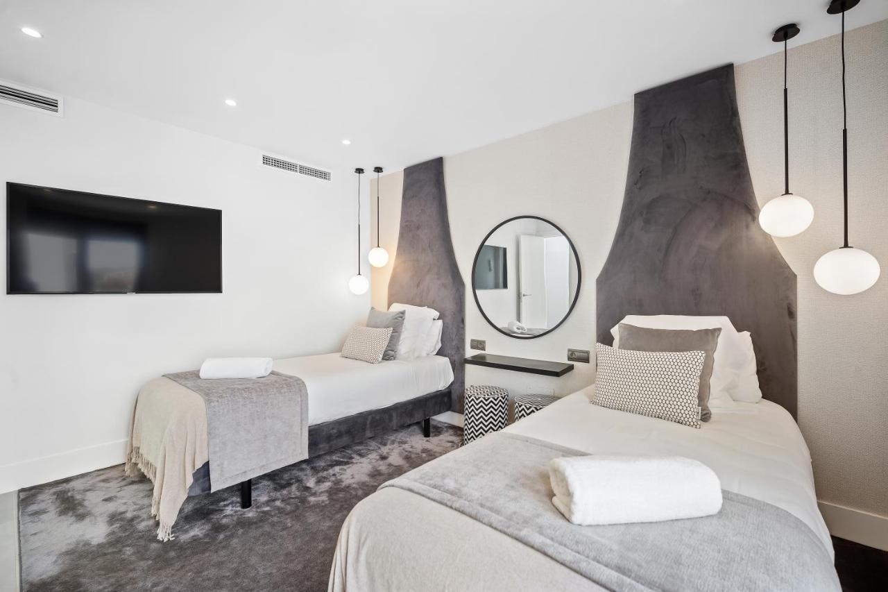 Villa Vacation Marbella I Iniesta, Golf Community, Brand-new Built, Infinity Pool Estepona