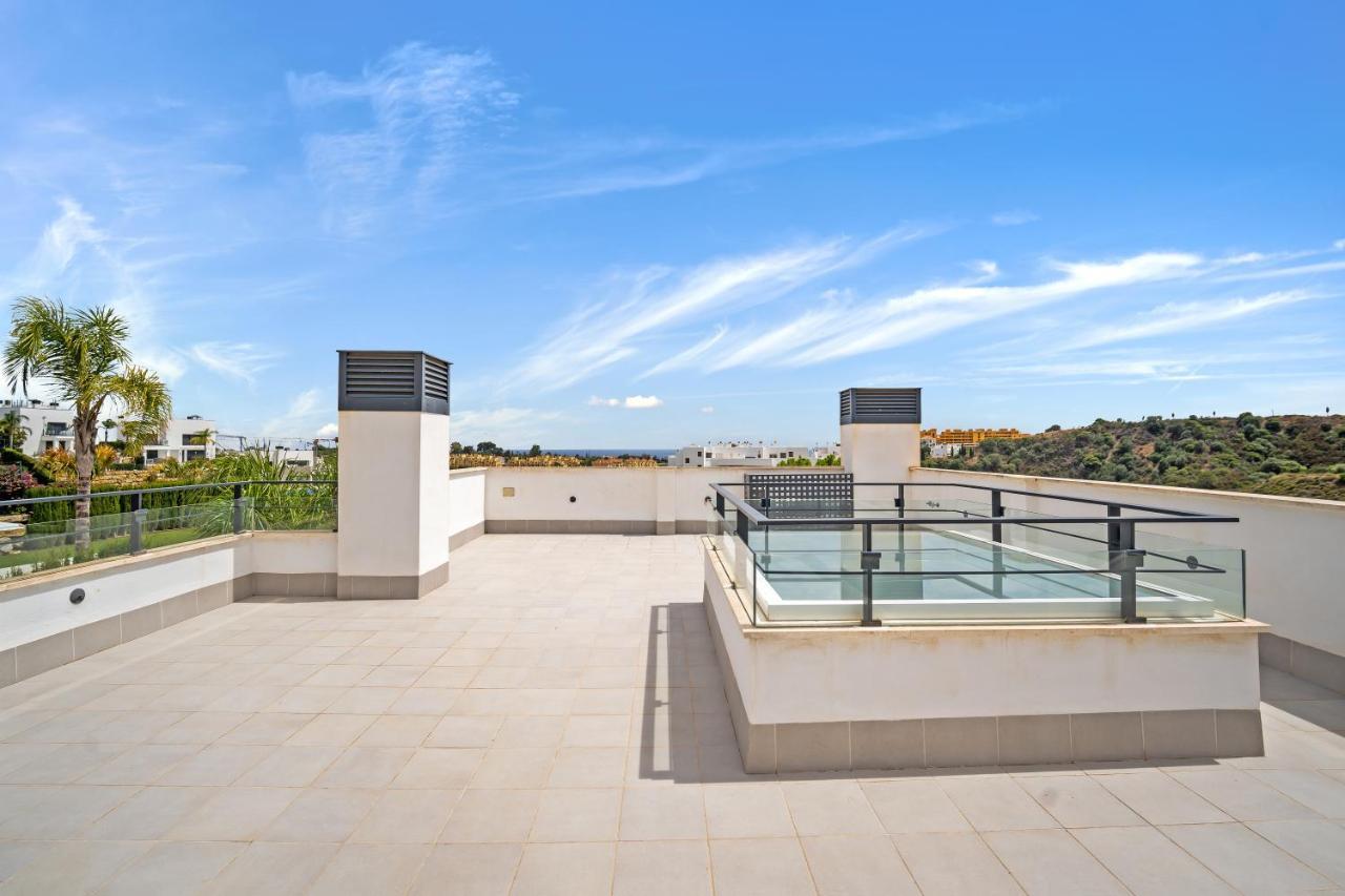 Villa Vacation Marbella I Iniesta, Golf Community, Brand-new Built, Infinity Pool