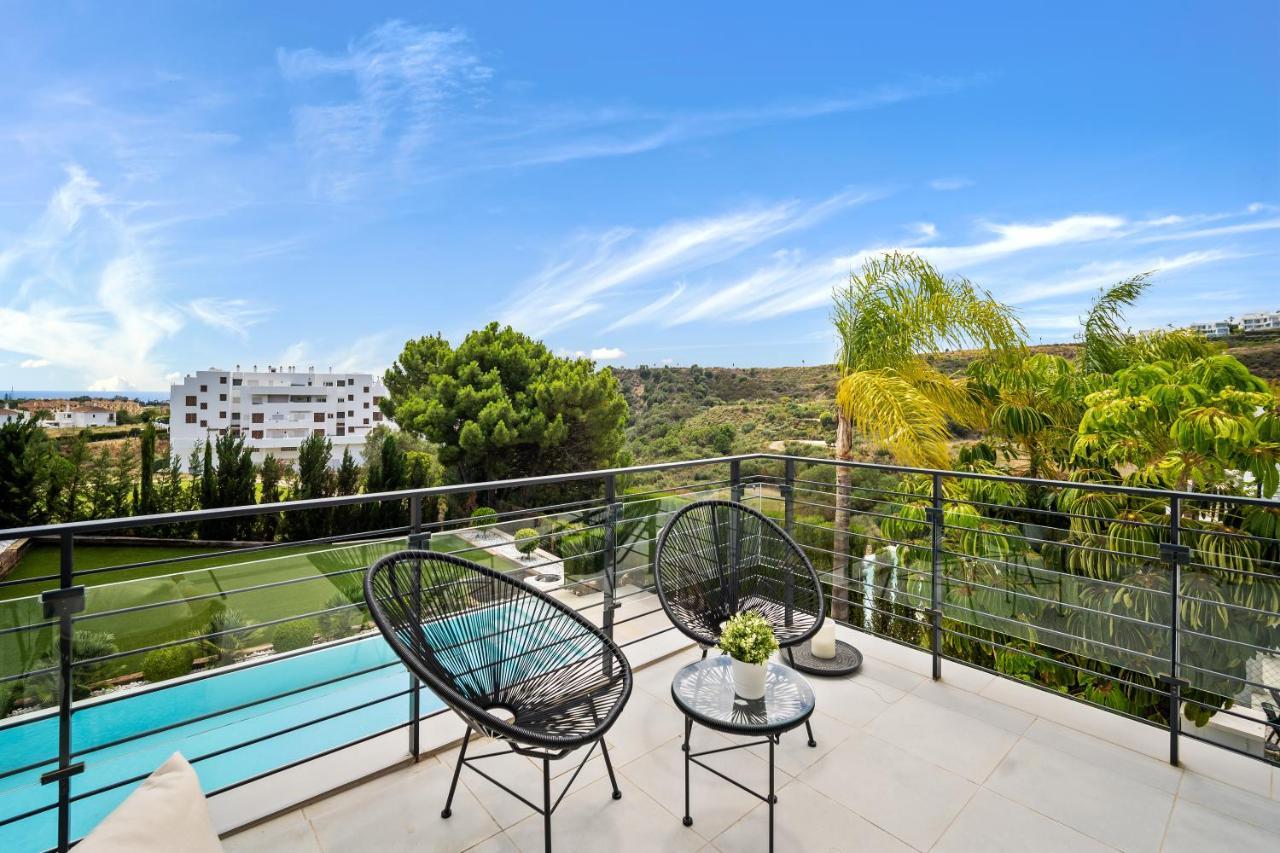 Villa Vacation Marbella I Iniesta, Golf Community, Brand-new Built, Infinity Pool Estepona