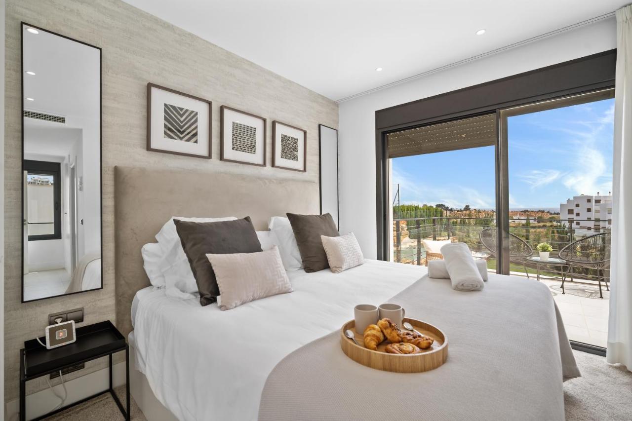 Villa Vacation Marbella I Iniesta, Golf Community, Brand-new Built, Infinity Pool Estepona