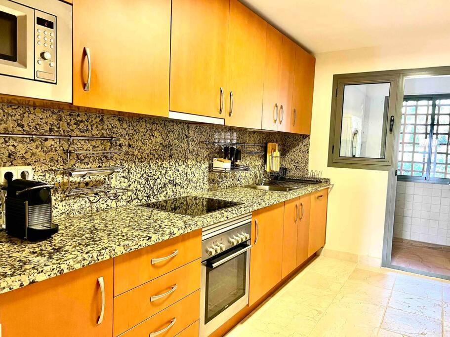 3 Bedroom In A Gorgeous Complex Apartment *