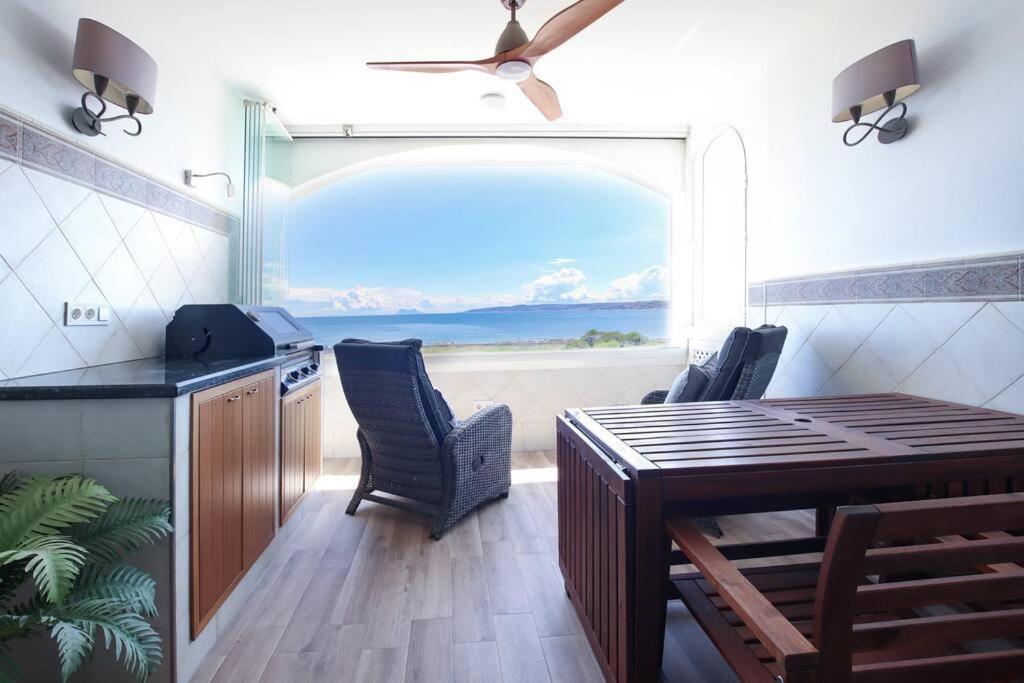 Apartamento En Playa Del Cristo Estepona
