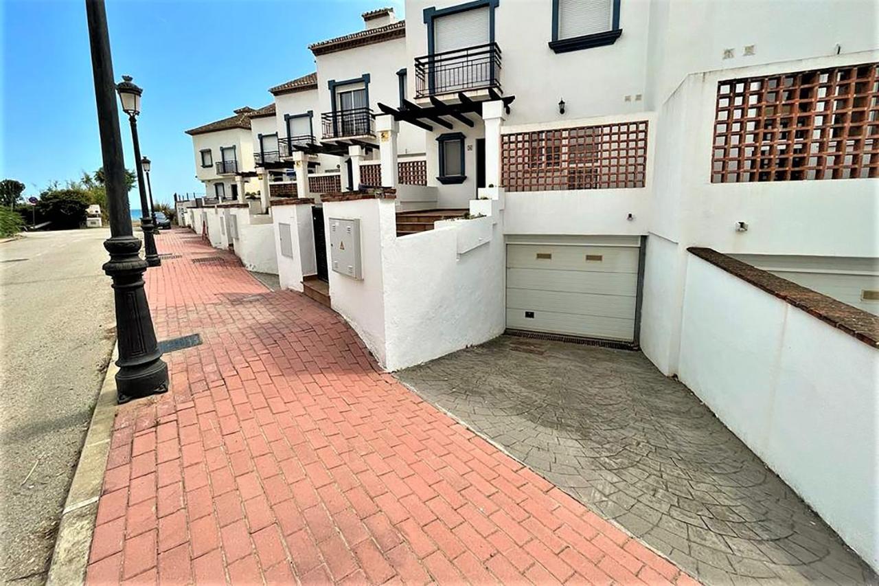 West Townhouse Lobon *