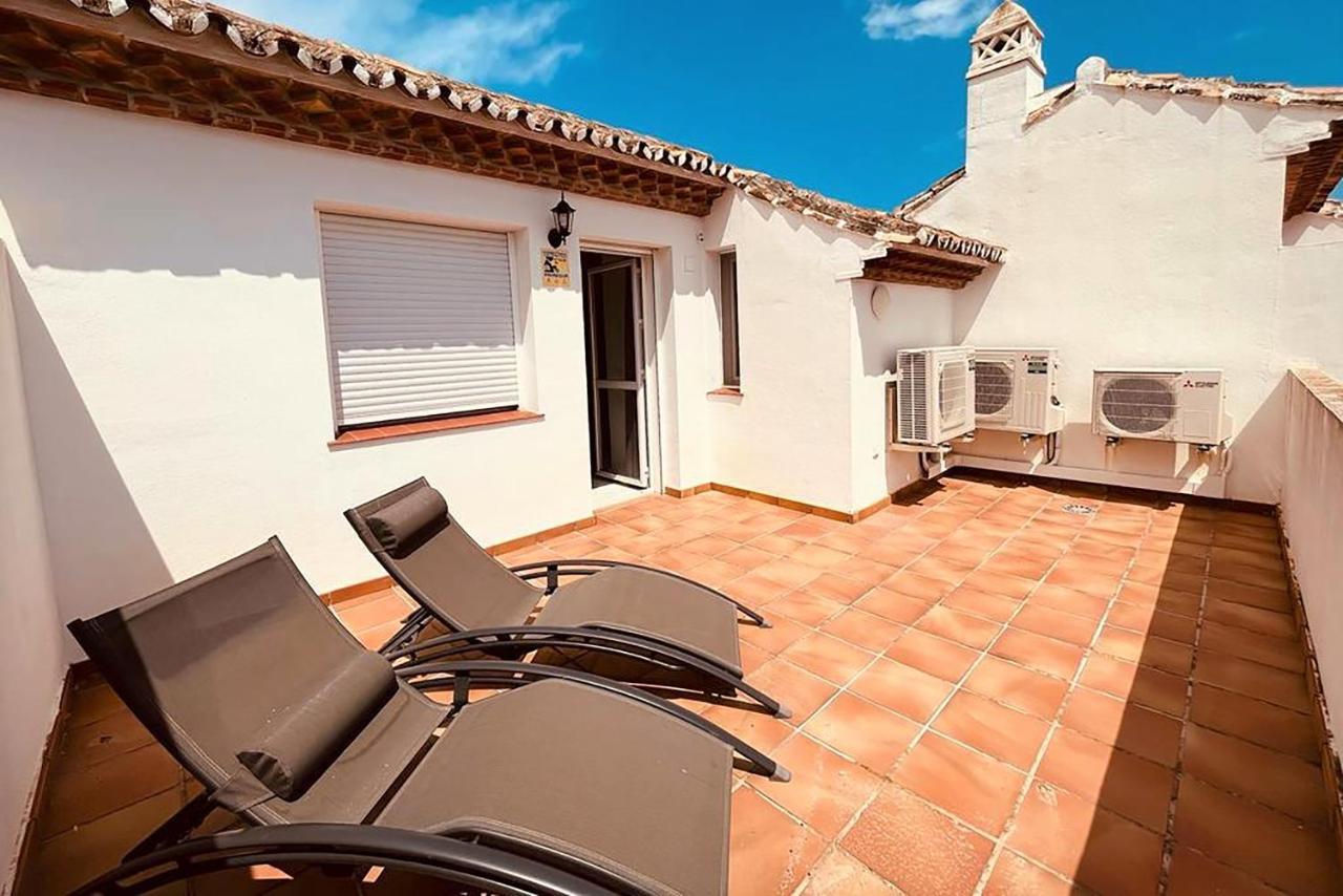 West Townhouse Lobon Holiday home