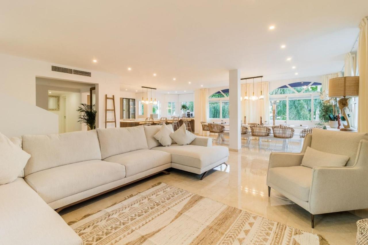 Arcadia - Avenida 28 De Adelfas 29680 Estepona, Malaga Villa *