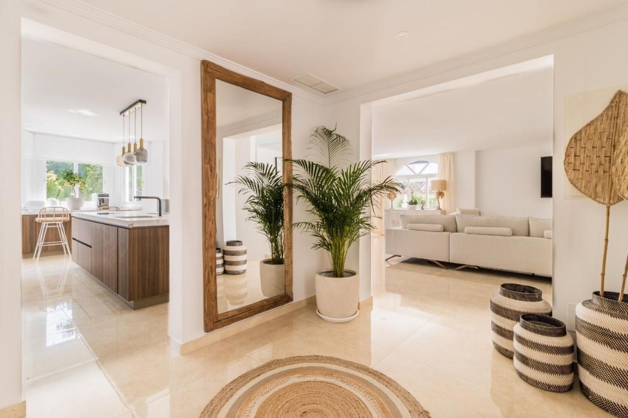 Arcadia - Avenida 28 De Adelfas 29680 Estepona, Malaga Villa *
