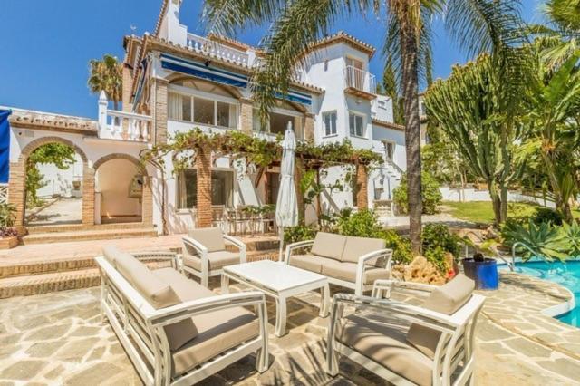Arcadia - Avenida 28 De Adelfas 29680 Estepona, Malaga Villa *