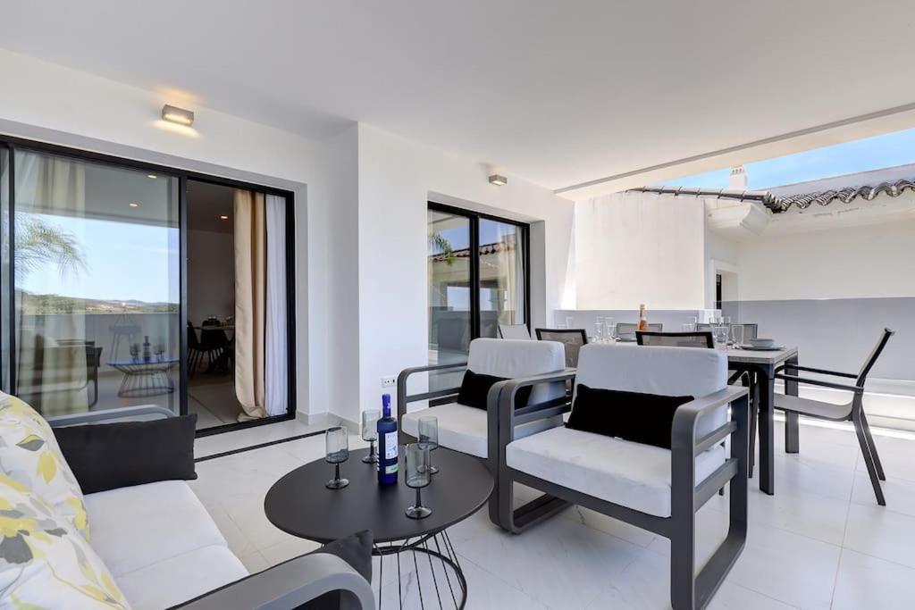 Luxurious At Hills With Stunning Views Apartment *