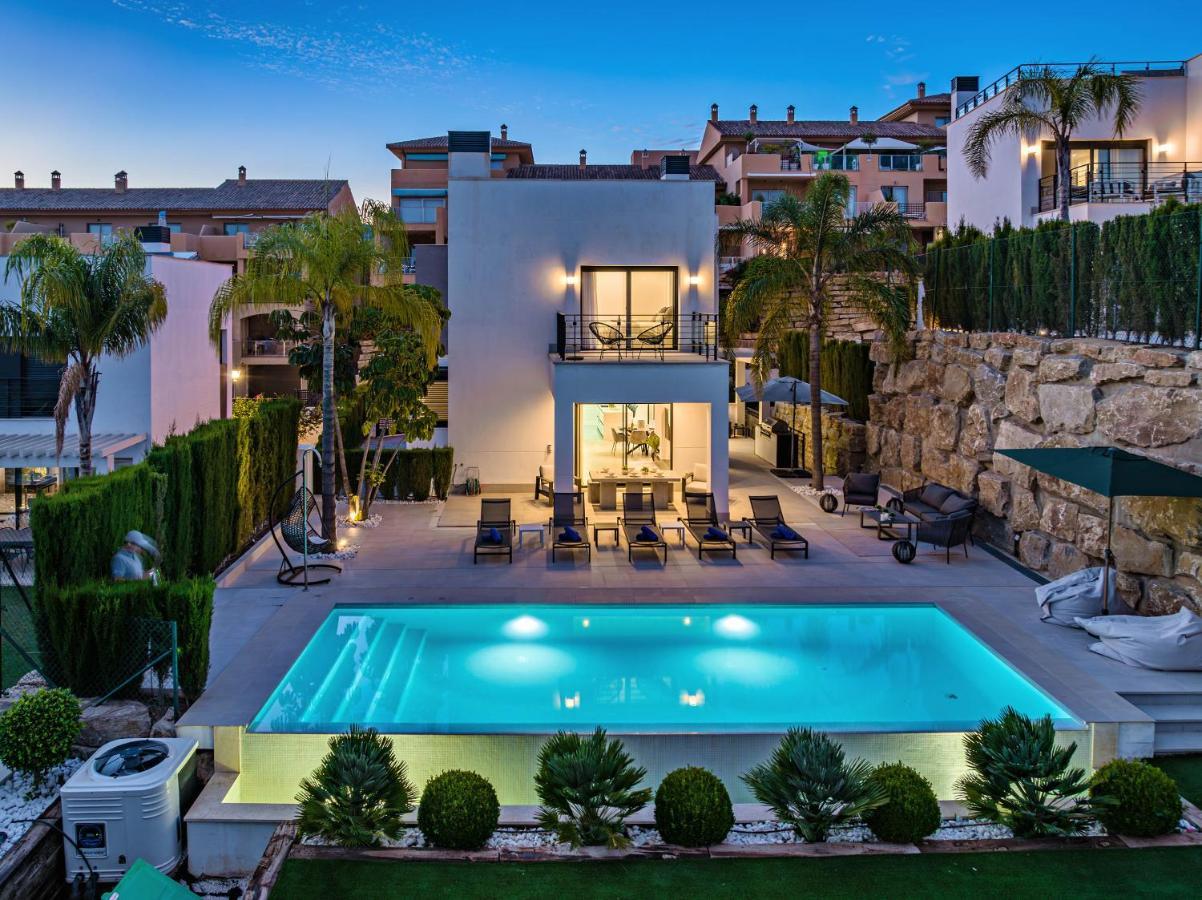 Villa Vacation Marbella I Iniesta, Golf Community, Brand-new Built, Infinity Pool *