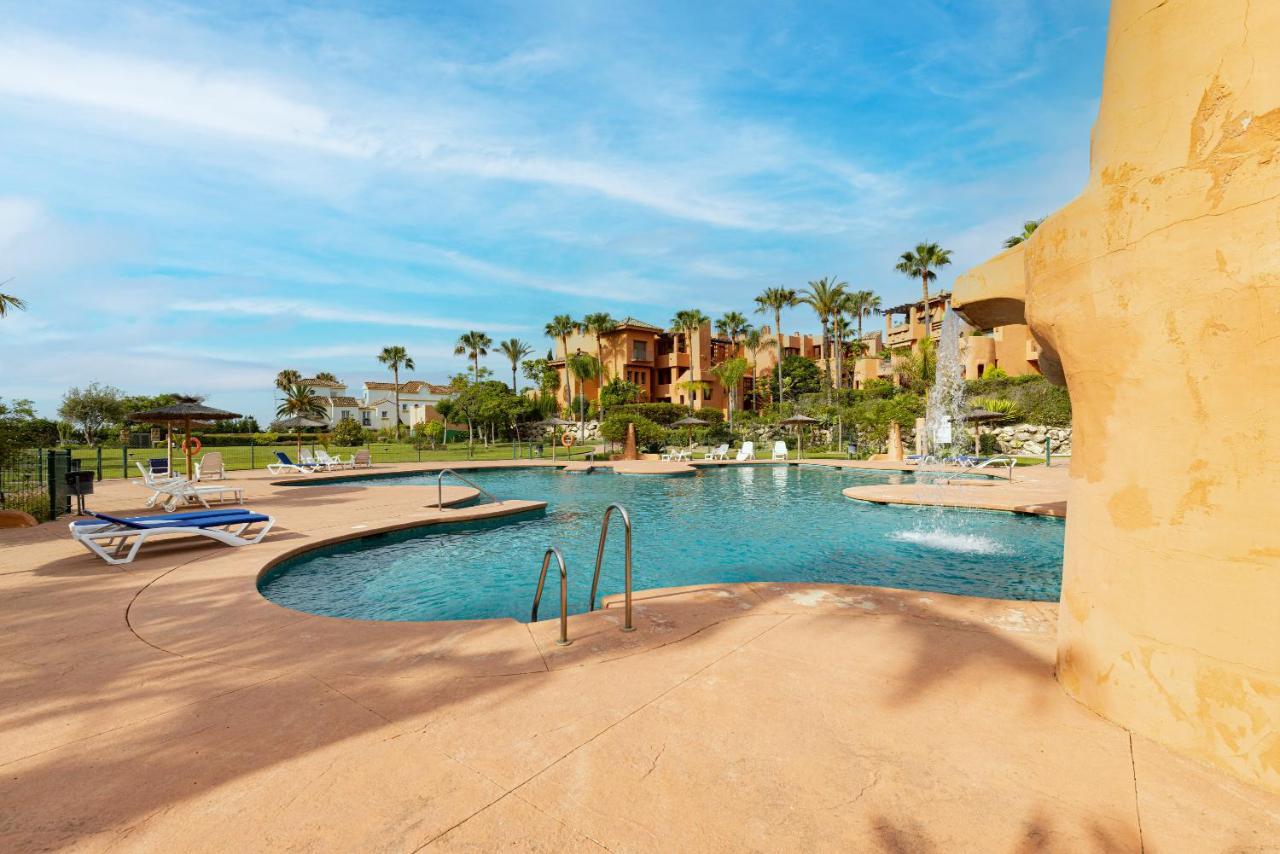 Luxury 3 Bed Sea Views With Pool *