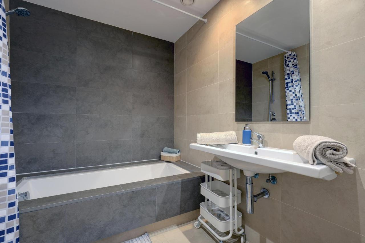 Luxury 3 Bed Sea Views With Pool