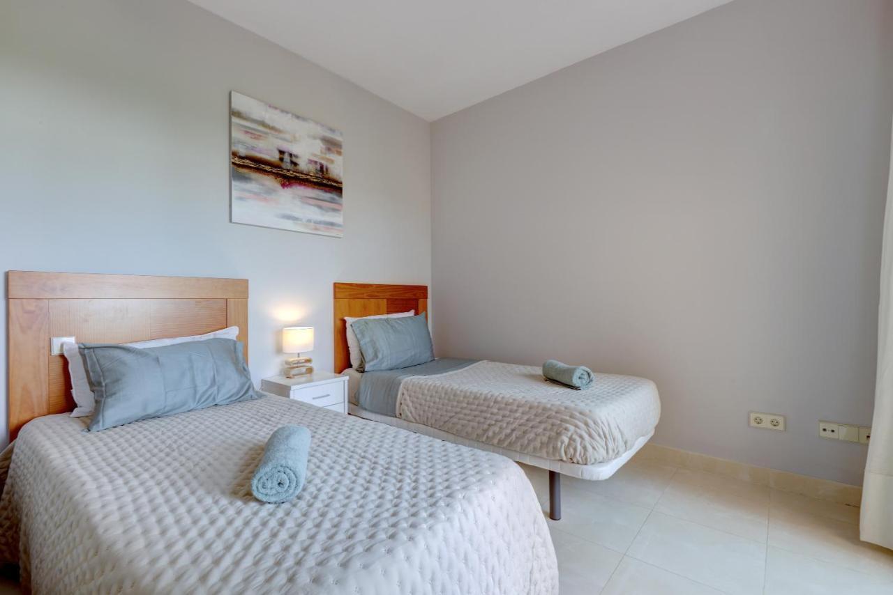 Luxury 3 Bed Sea Views With Pool *