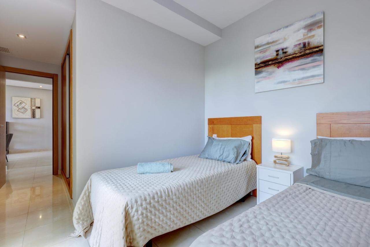 Luxury 3 Bed Sea Views With Pool *