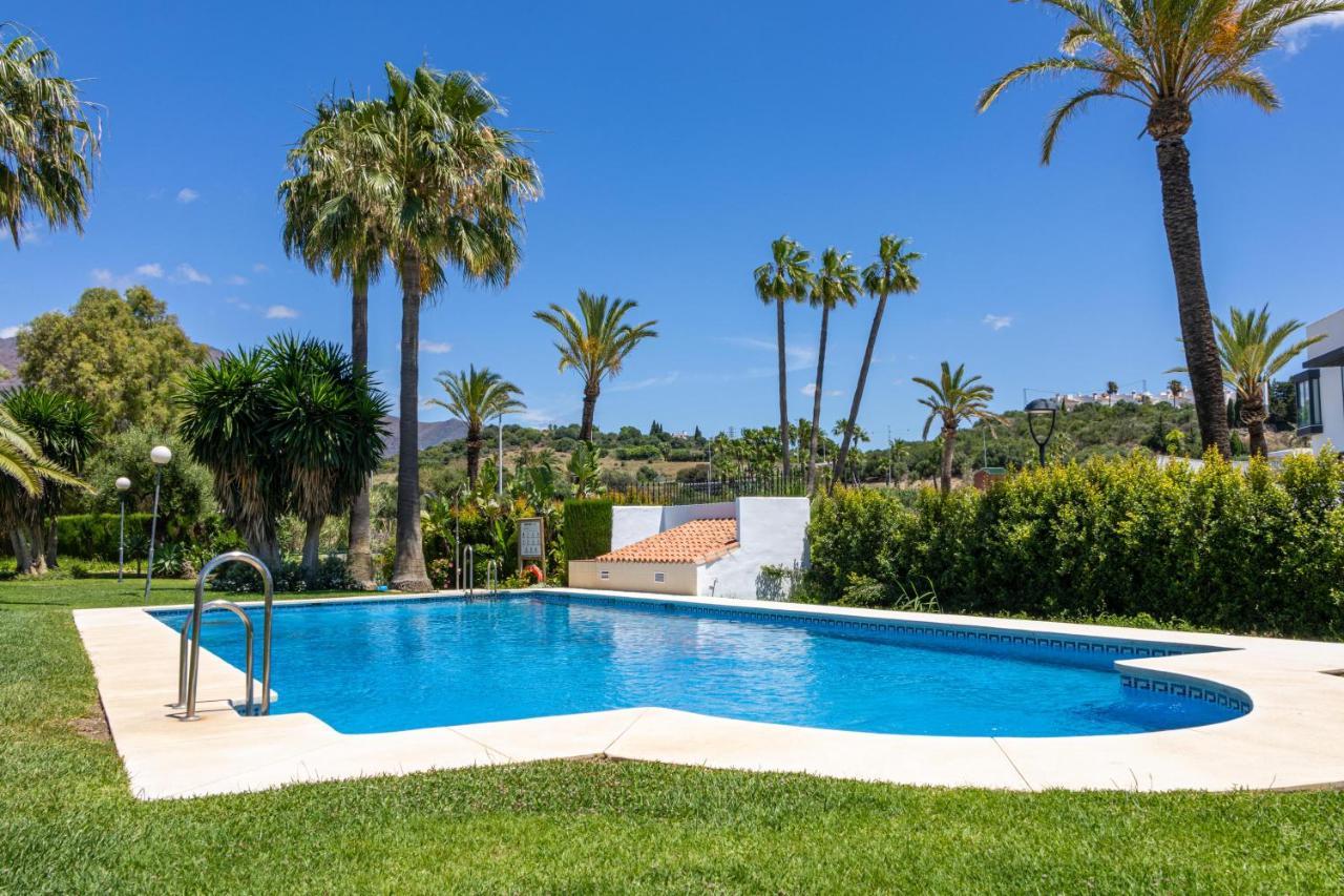 Spacious Beachfront Town House In With Fully Equipped Kitchen, Pools, Garden, Sea View Holiday home
