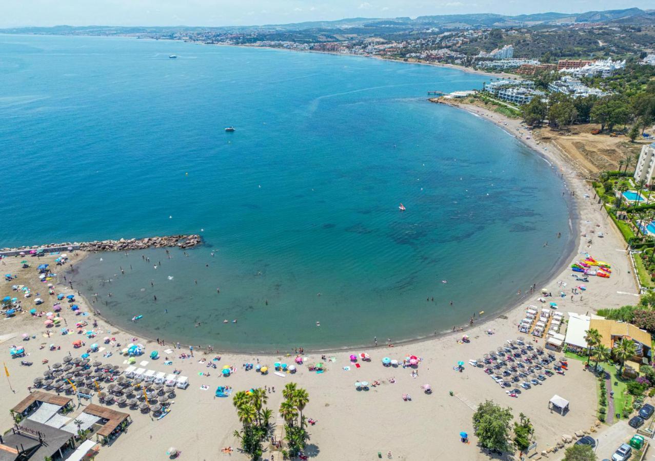 Spacious Beachfront Town House In With Fully Equipped Kitchen, Pools, Garden, Sea View Estepona