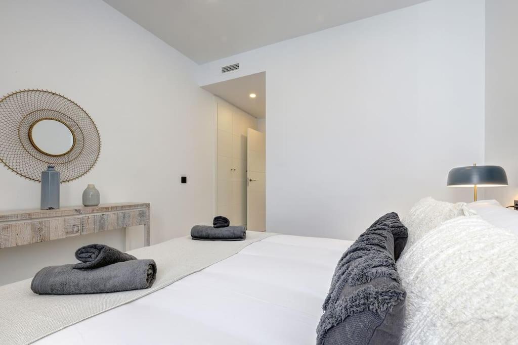 Luxurious At Hills With Stunning Views *