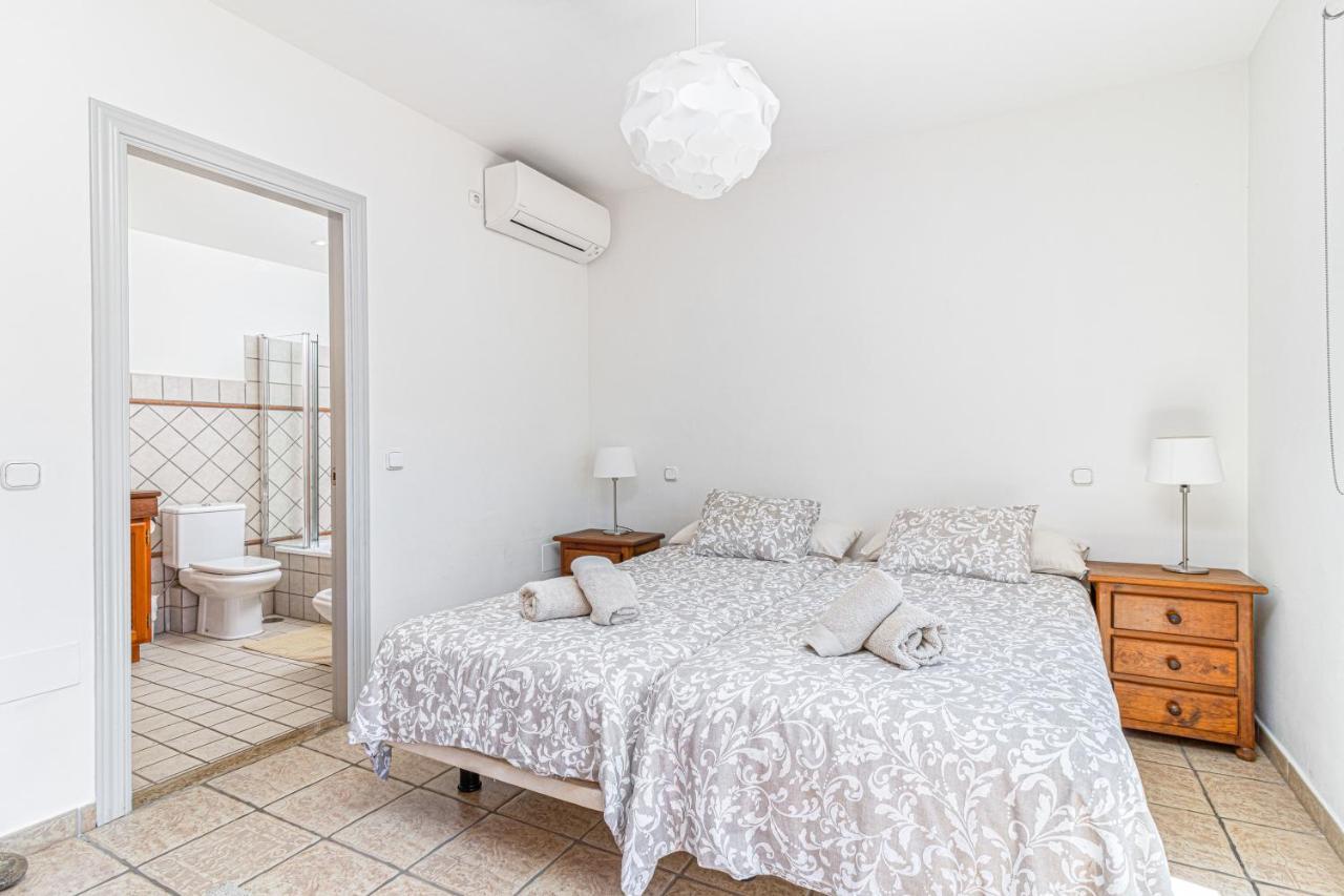Spacious Beachfront Town House In With Fully Equipped Kitchen, Pools, Garden, Sea View *