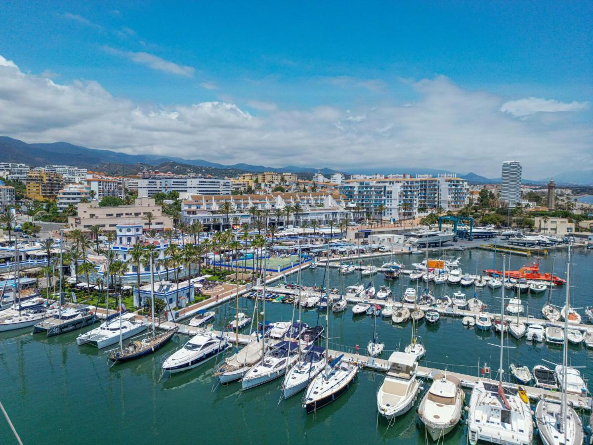 Spacious Beachfront Town House In With Fully Equipped Kitchen, Pools, Garden, Sea View * Estepona