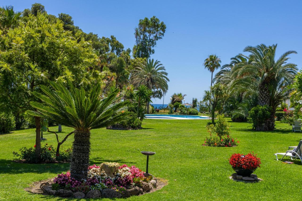 Holiday home Spacious Beachfront Town House In With Fully Equipped Kitchen, Pools, Garden, Sea View Estepona
