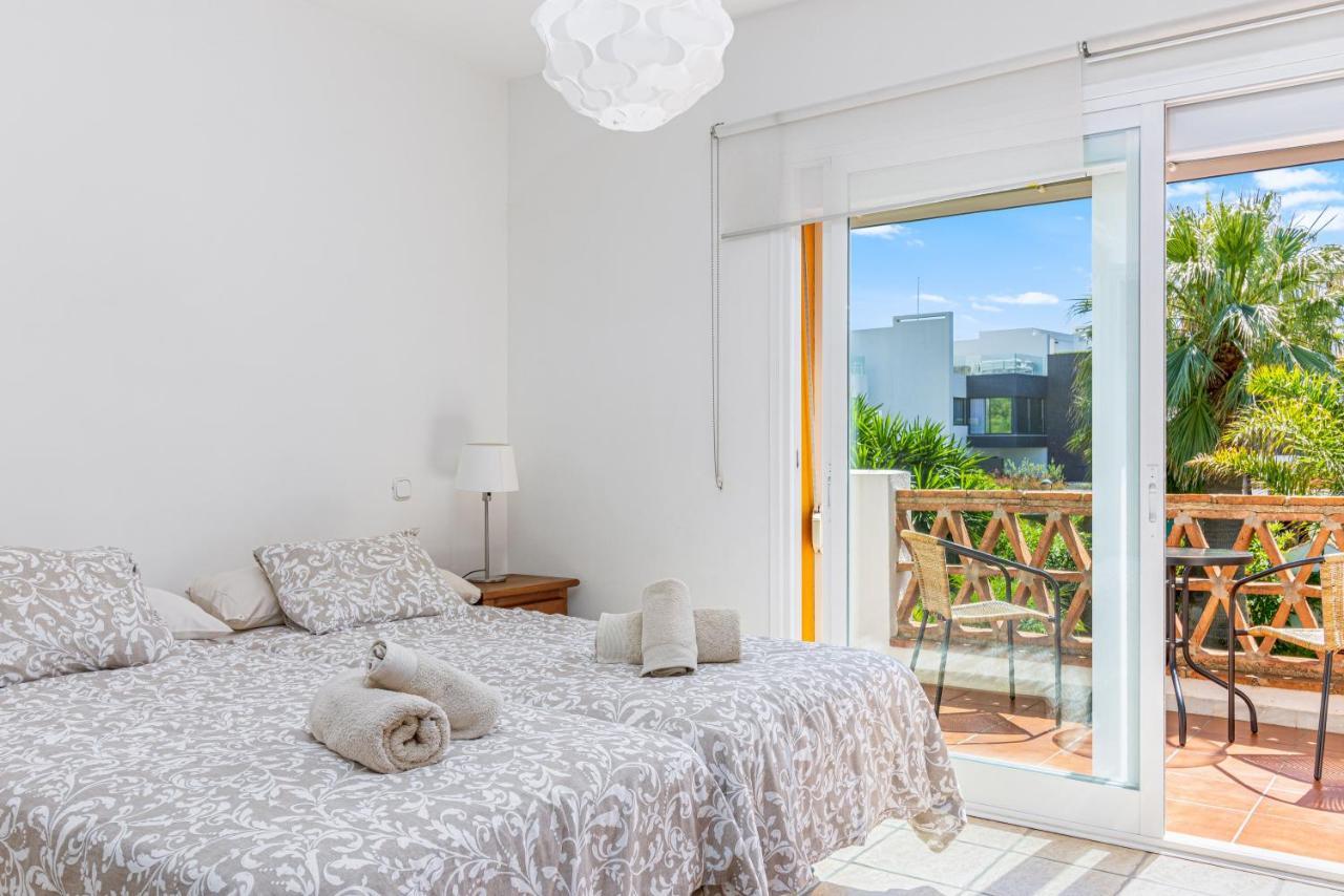 Holiday home Spacious Beachfront Town House In With Fully Equipped Kitchen, Pools, Garden, Sea View Estepona