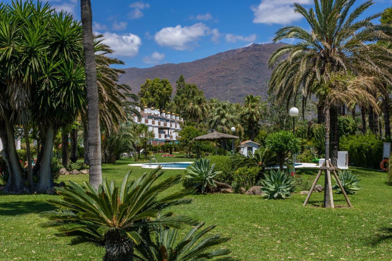 Spacious Beachfront Town House In With Fully Equipped Kitchen, Pools, Garden, Sea View *