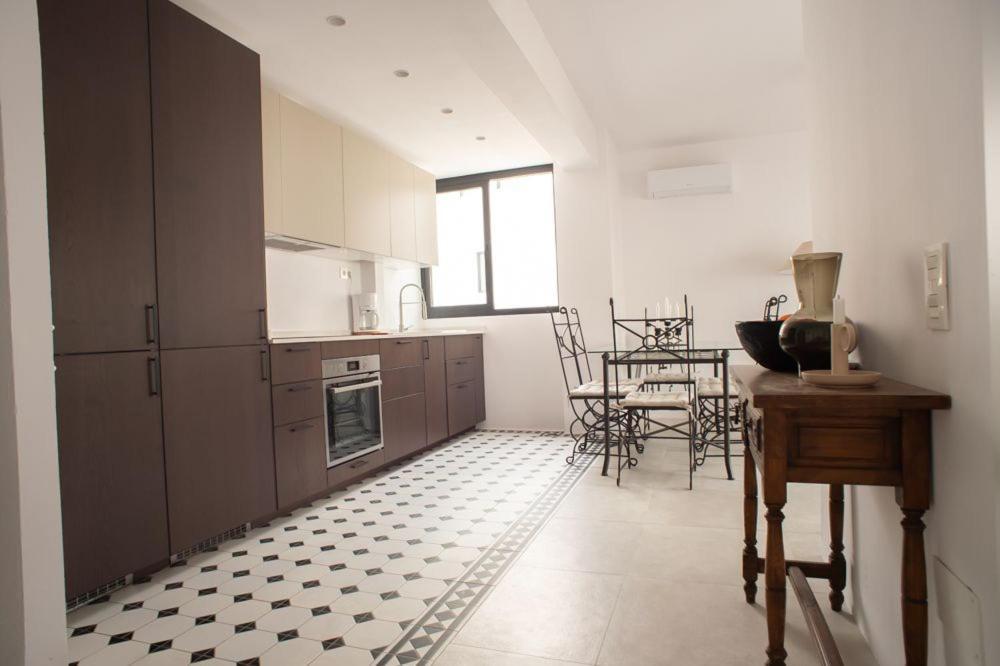 Three Bedroom In Location