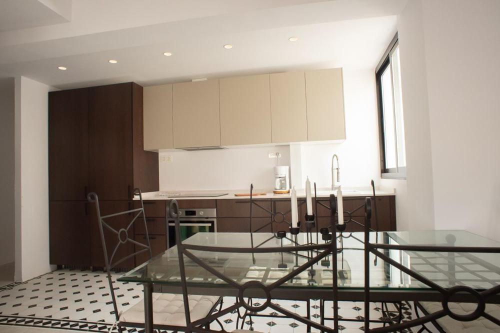 Three Bedroom In Location Apartment *