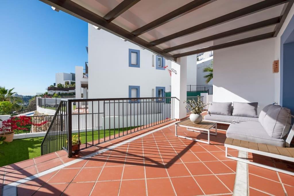Luxury 3 Bed With Pools And Gym Apartment