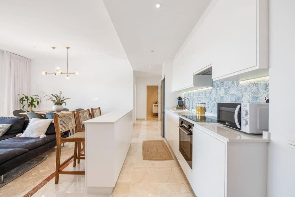 Luxury 3 Bed With Pools And Gym Apartment Estepona
