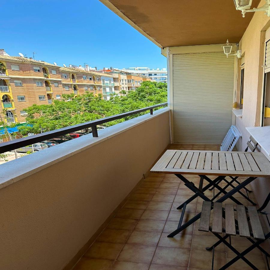 Catalina - Close To The Estepona