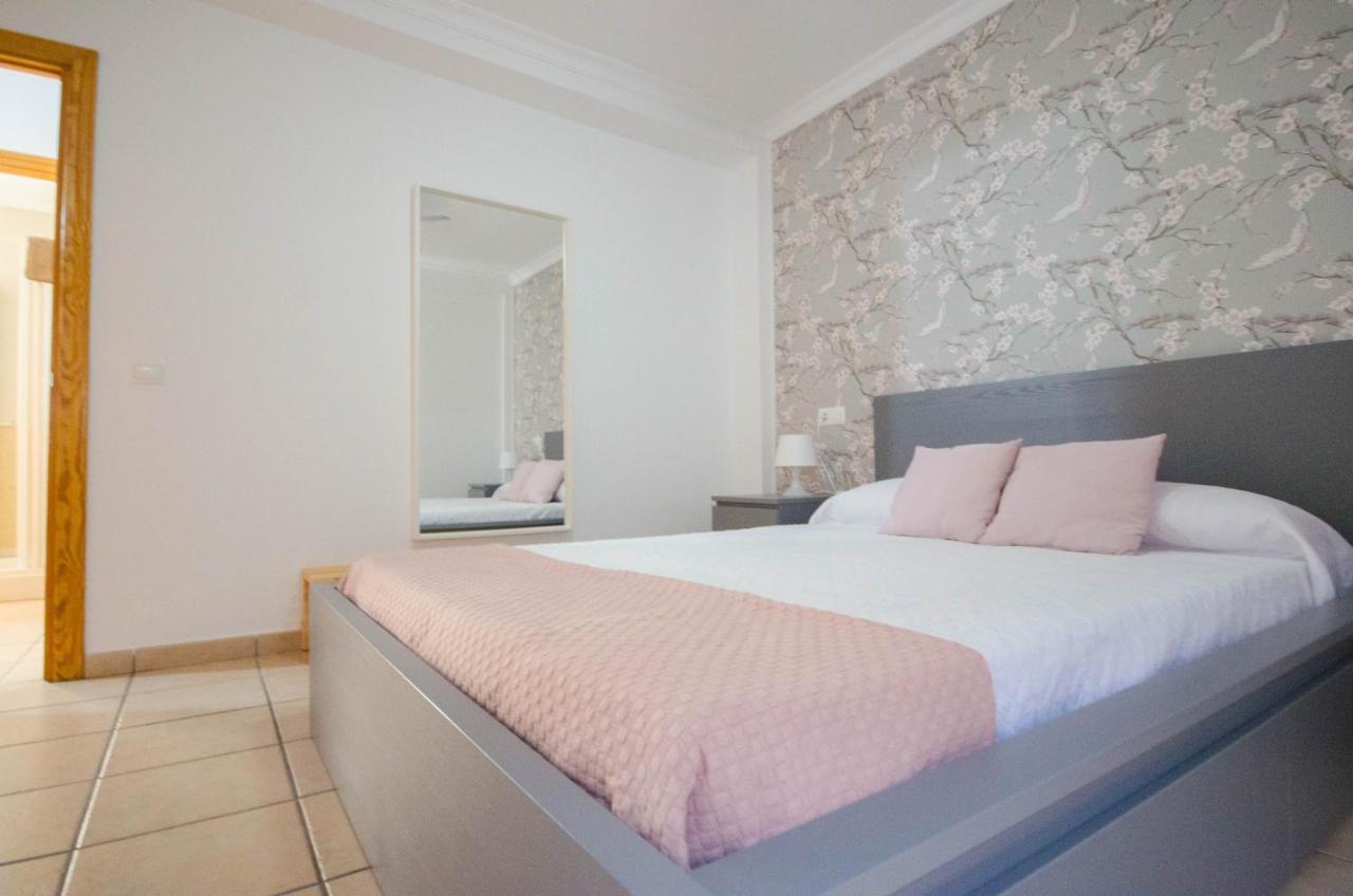 El Pescador-where Art And Meet Apartment