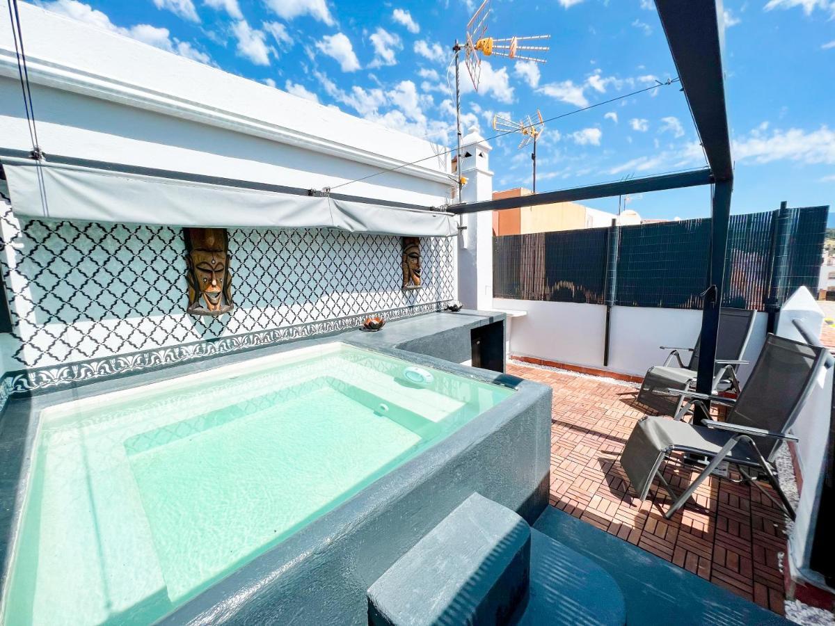 Townhouse With Arabic Pool And Close To The In
