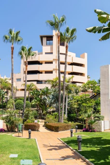 Lujo En Primera Linea De Playa En Bahia De La Plata, Appartement Estepona