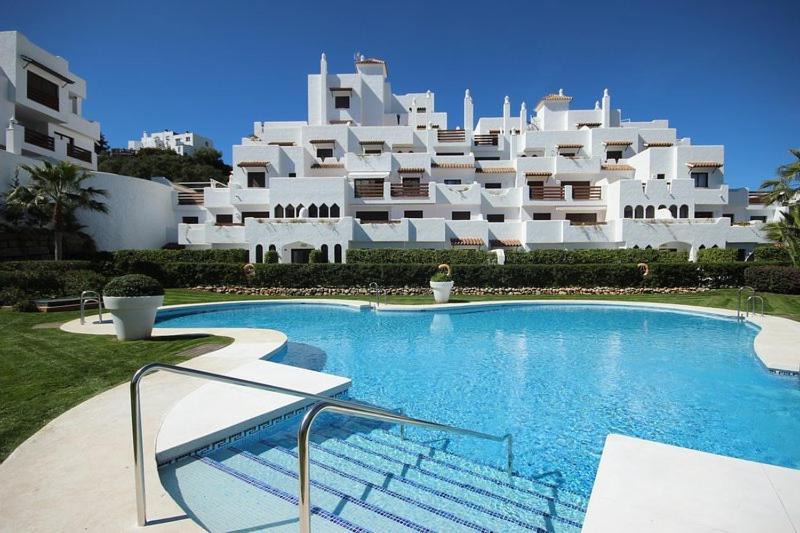 Luxury In Golf Hills, Estepona. Apartment Estepona
