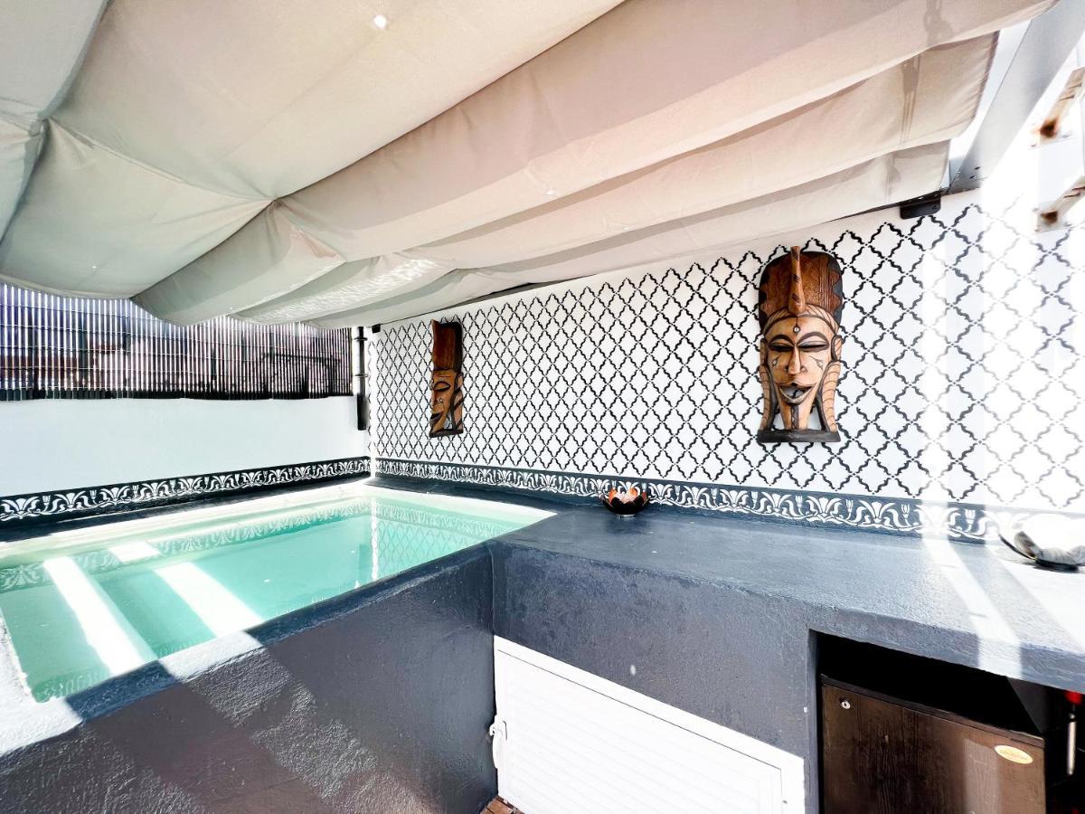 Townhouse With Arabic Pool And Close To The In *