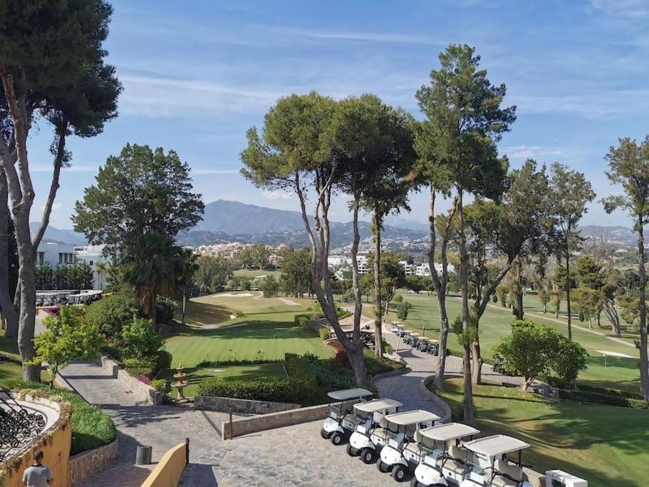 Villa Atalaya: Luxury Marbella Retreat Near Golf And