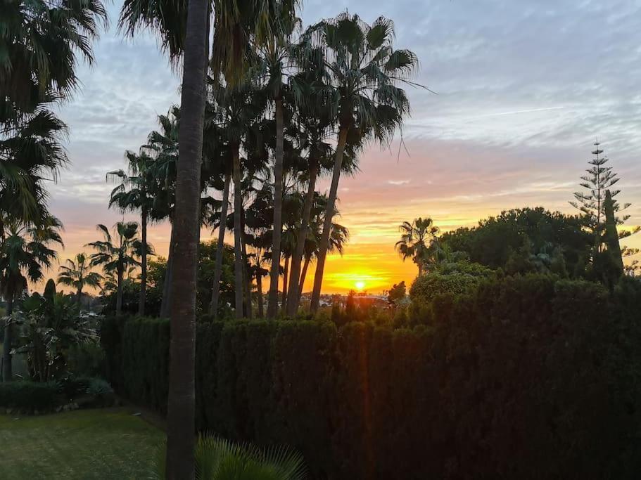 Atalaya: Luxury Marbella Retreat Near Golf And Villa *