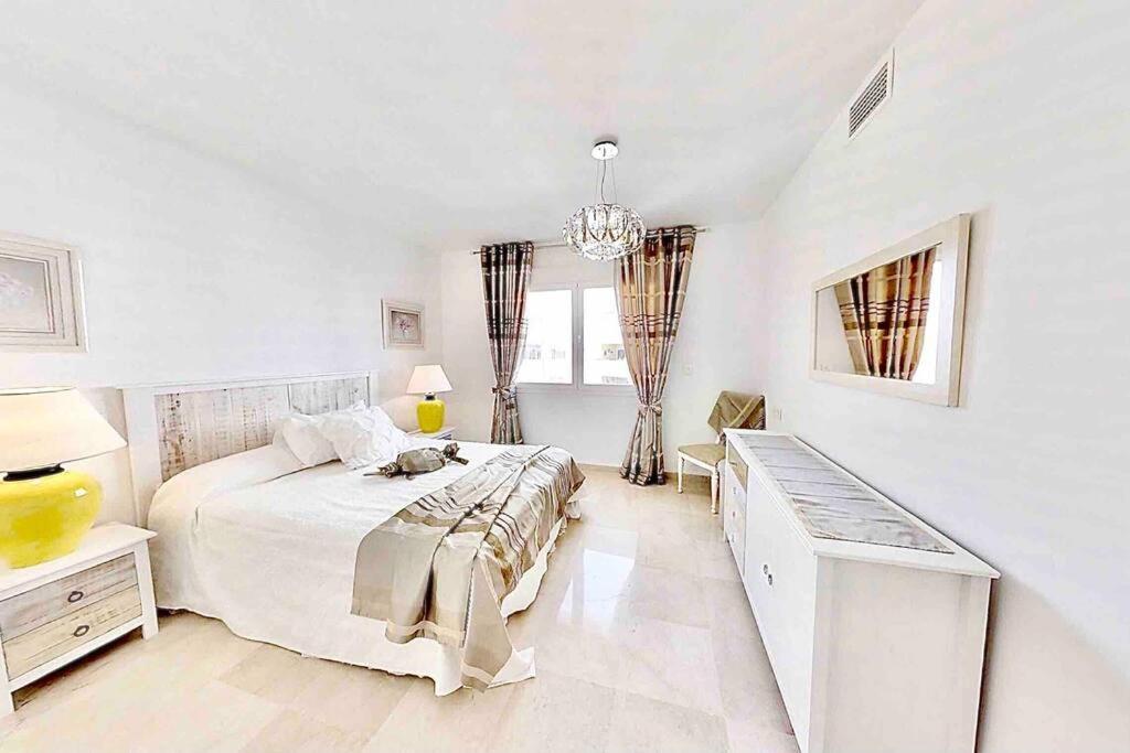 Puerto Ideal Location * Estepona