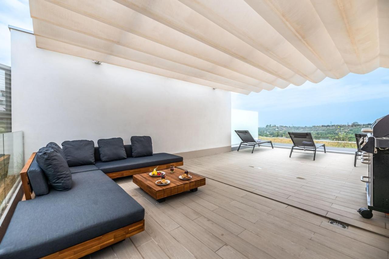 Newly Built 3 Bed Townhouse With Pool, Bbq, Sea Views Apartment