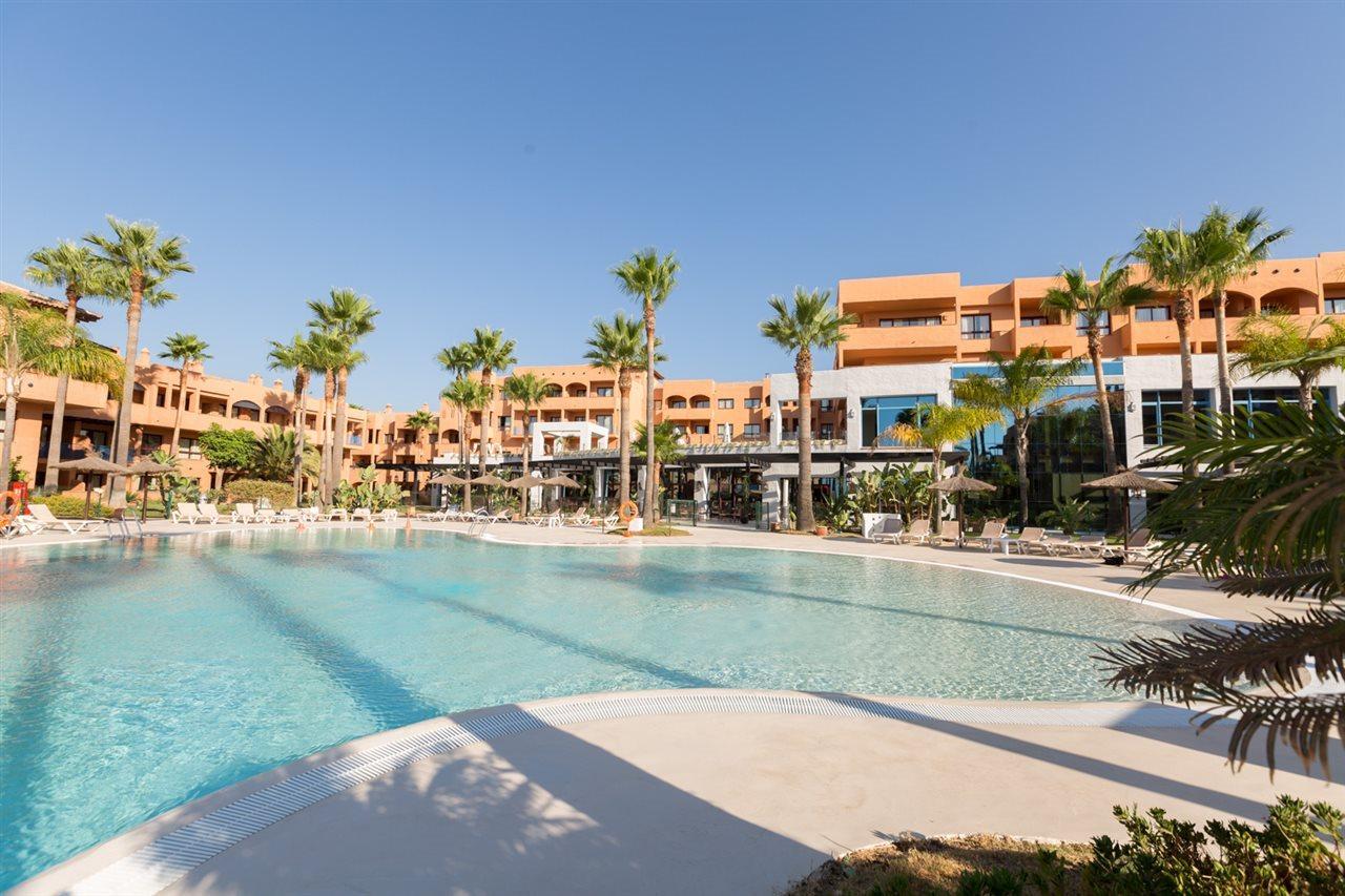 Oh Caledonia Hotel 4*