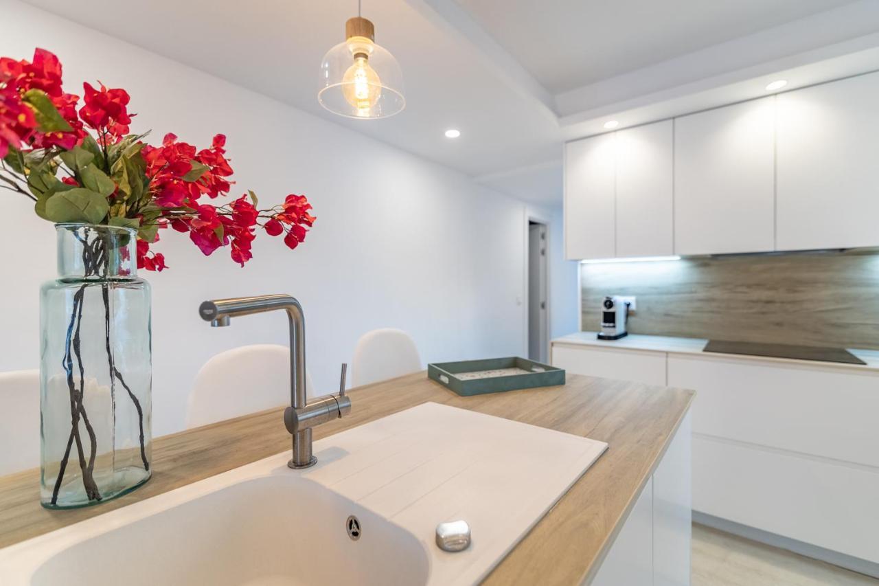 Espectacular Apartamento Estepona, Primera Linea De Playa, Totalmente Reformado En 2023