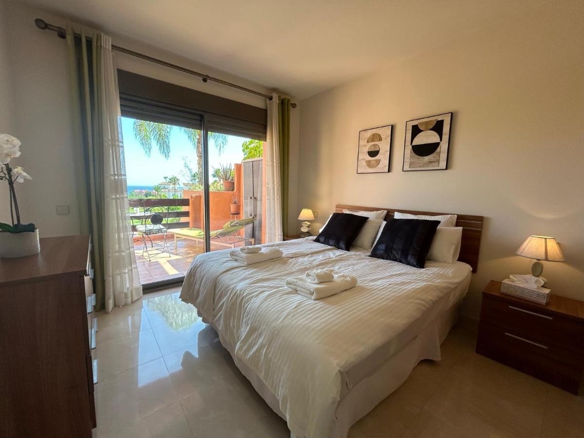 Sotoserena Pools & Tropical Garden With Sea View Estepona