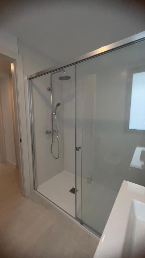New Spacious 4 Bedrooms In 10 Min Walk To The Estepona